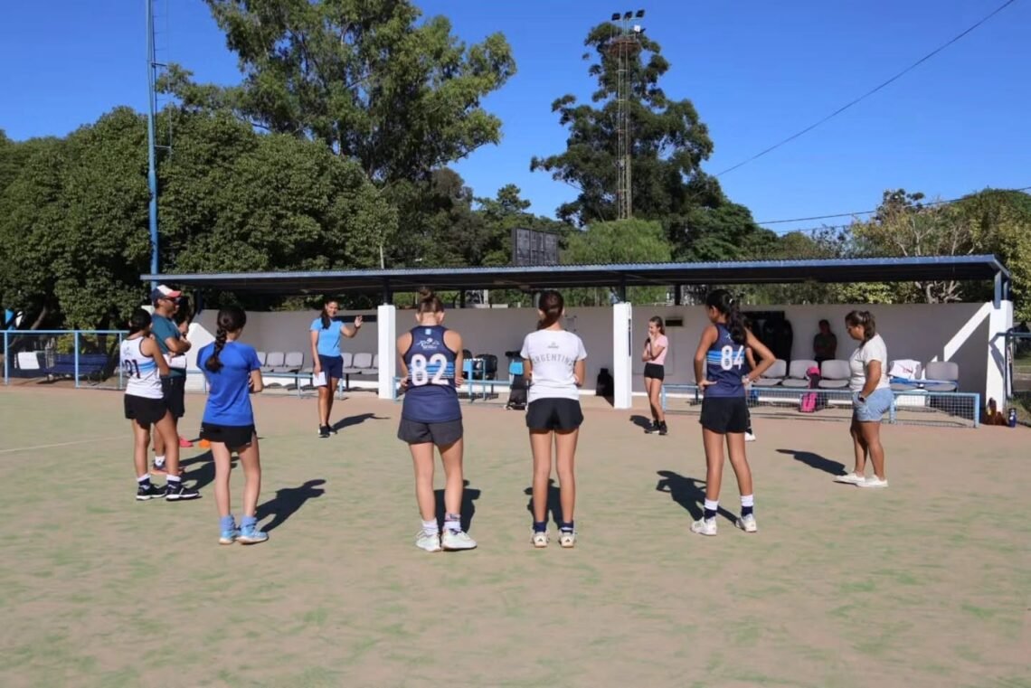 Hockey: 15 jugadoras del Club Salto Grande fueron convocadas a los seleccionados de la AHRU