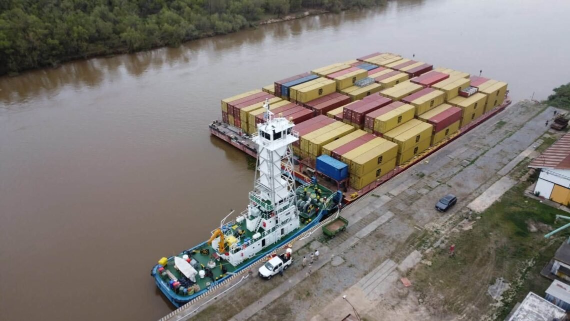 Hito Histórico en Puerto Diamante: Operación de Barcazas Portacontenedores Potencia la Producción Entrerriana