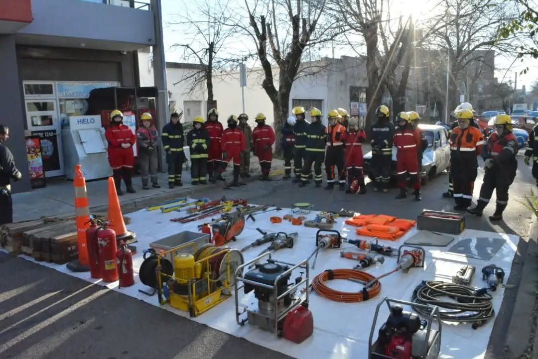 Bomberos Voluntarios de Concordia se capacitaron en técnicas avanzadas de rescate vehicular