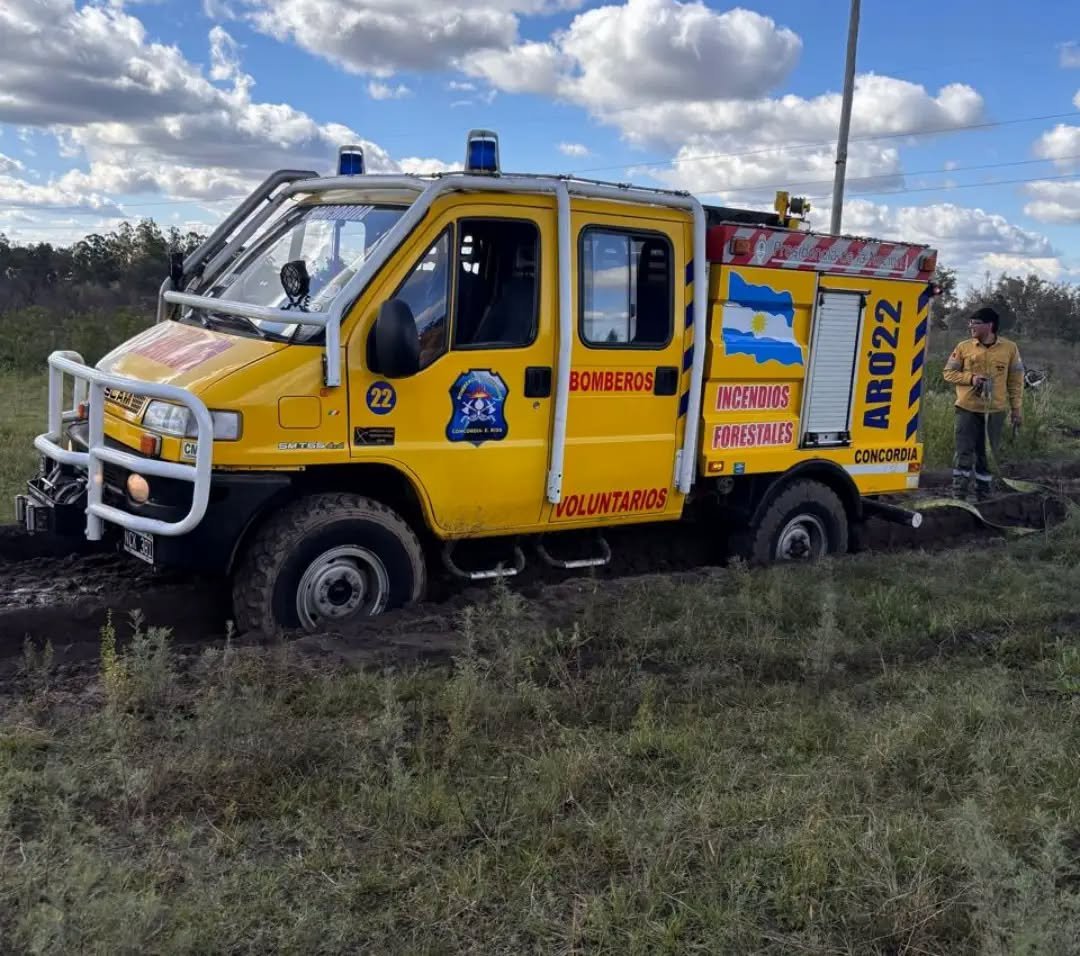Bomberos Voluntarios de Concordia realizaron intensos entrenamientos de manejo «off-road» en el predio del Regimiento 6