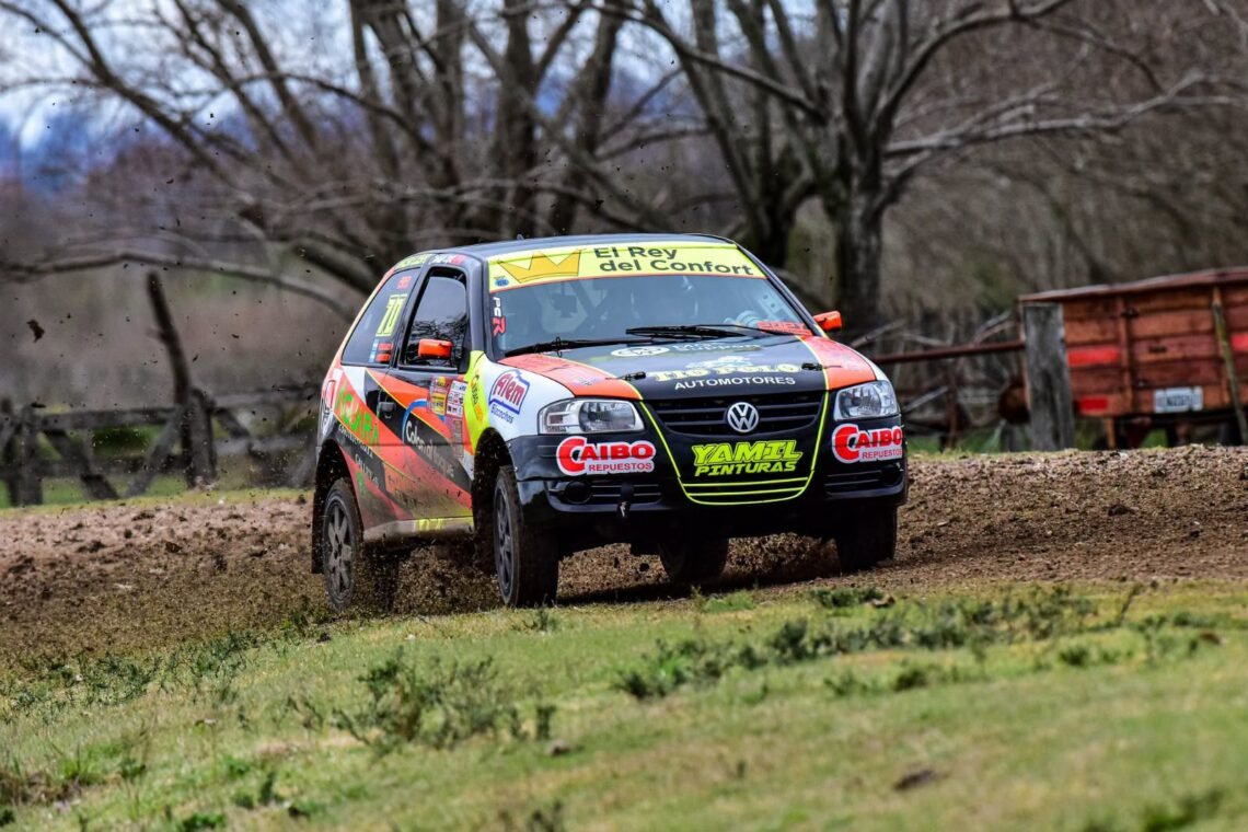 Nelson Bonnin y Javier Benítez lideran la cuarta fecha del Rally Entrerriano bajo la lluvia
