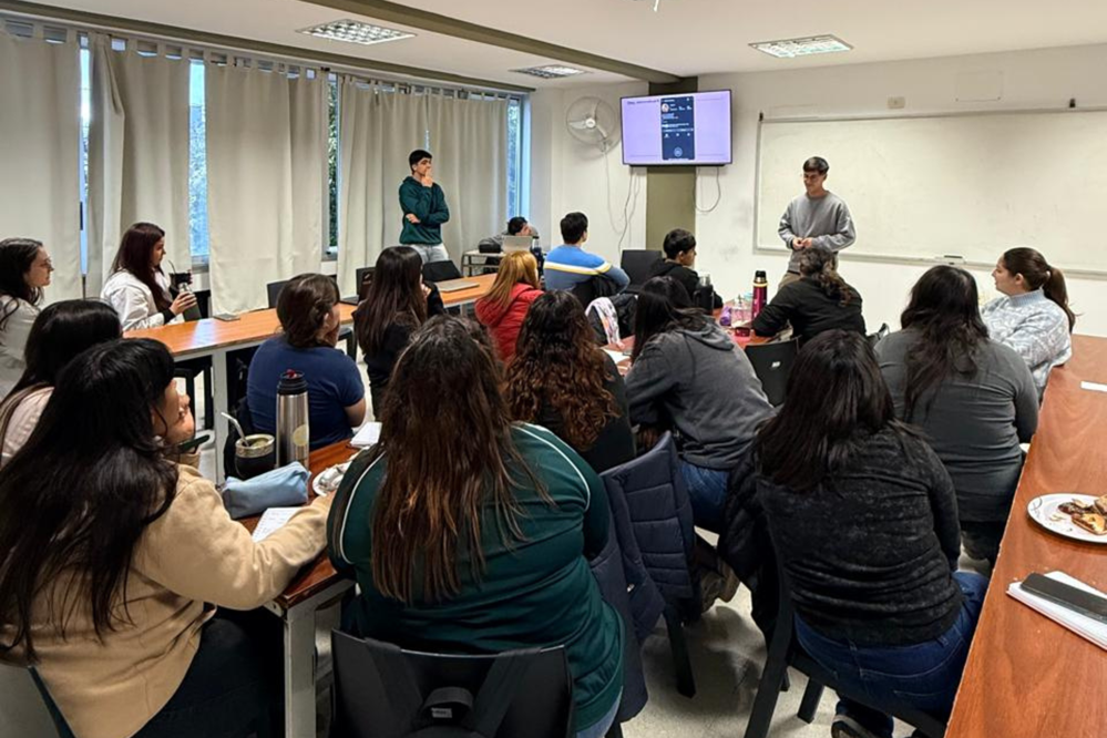 Copnaf y Uader acercaron herramientas digitales a adolescentes que transitan procesos de autonomía