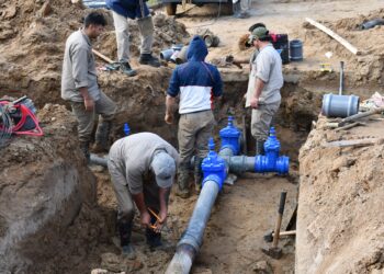 La Municipalidad renueva redes de agua y cloacas en calle La Pampa antes de iniciar la pavimentación