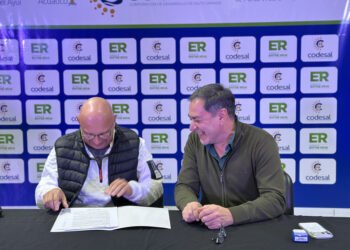 Codesal y la Federación Entrerriana de Canotaje firmaron un convenio para la realización de actividades deportivas en el Lago Salto Grande