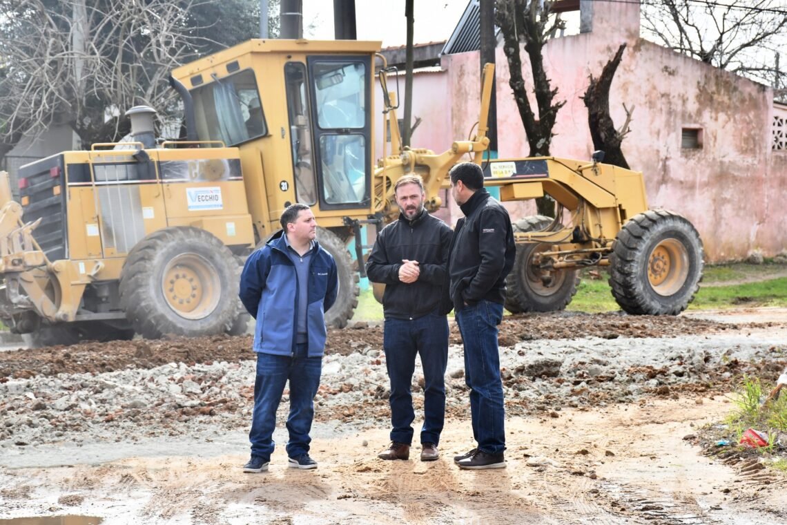 Se realizan los trabajos de consolidación de suelo previo a la pavimentación de calle J. J. Valle