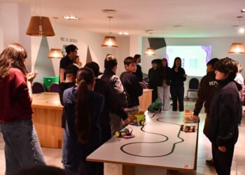 Alumnos del Club de Robótica Concordia compitieron en un torneo interno y abren vacantes para nuevos talleres