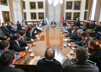 Frigerio reunió a intendentes y funcionarios para coordinar acciones ante el fenómeno de El Niño