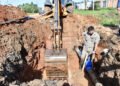 La Municipalidad recambia válvulas y renueva la red de agua potable previo al asfaltado de calle Paula Albarracín
