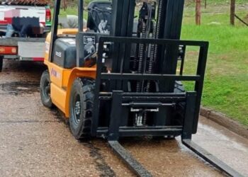 Compraron un autoelevador con cheques voladores: la Policía hizo tres allanamientos y recuperó la maquinaria