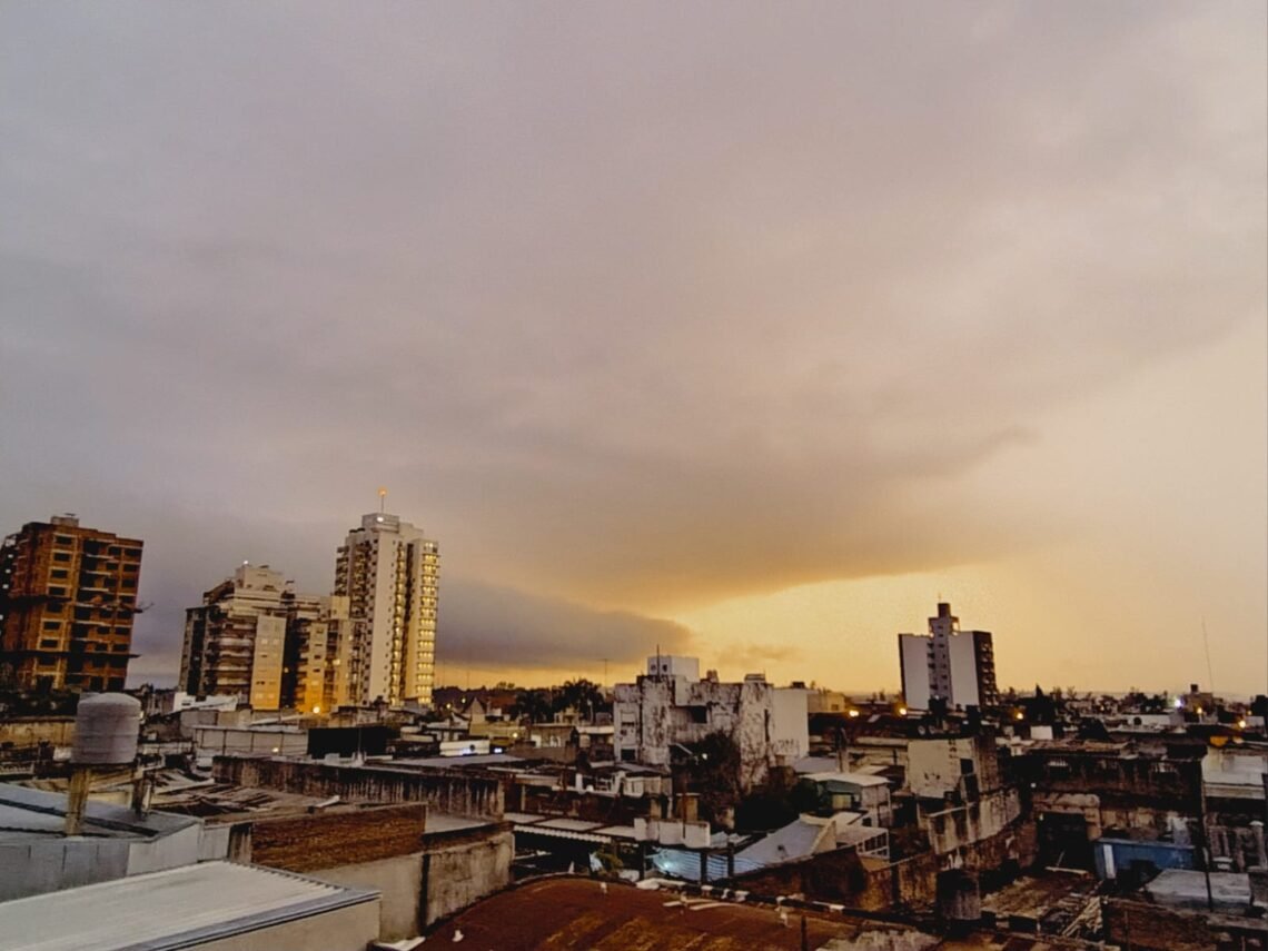 Renuevan alerta naranja por tormentas y vientos para este jueves