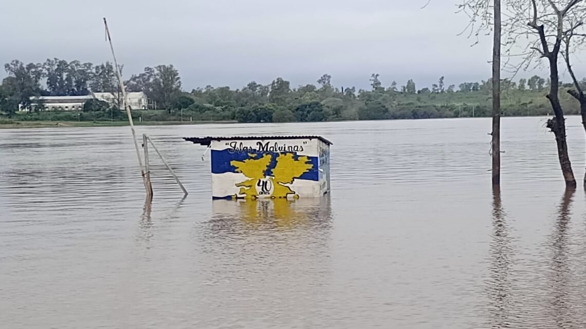 Vecinos damnificados por las inundaciones exigen la convocatoria urgente al COES ante la amenaza de «El Niño»