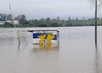 Vecinos damnificados por las inundaciones exigen la convocatoria urgente al COES ante la amenaza de «El Niño»