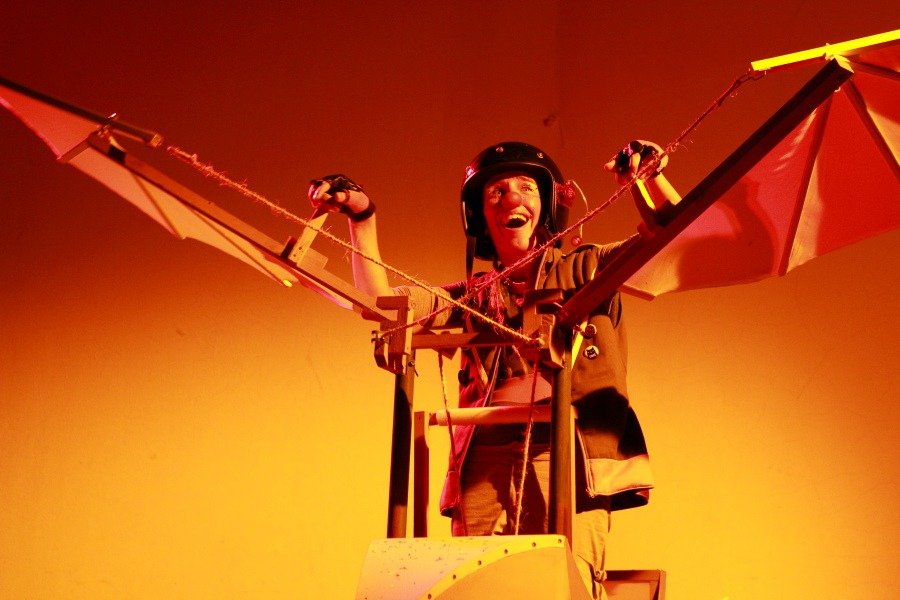 La multipremiada obra «Icaria» llega a Concordia para una función única en Pueblo Viejo