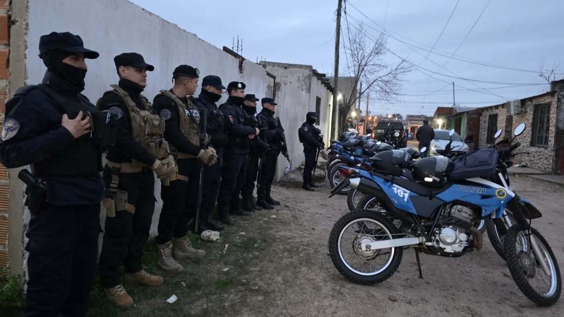 Operativo de saturación en barrio Villa Busti: la Policía incautó más de 150 dosis de cocaína y detuvo a un hombre