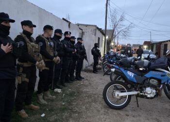 Operativo de saturación en barrio Villa Busti: la Policía incautó más de 150 dosis de cocaína y detuvo a un hombre