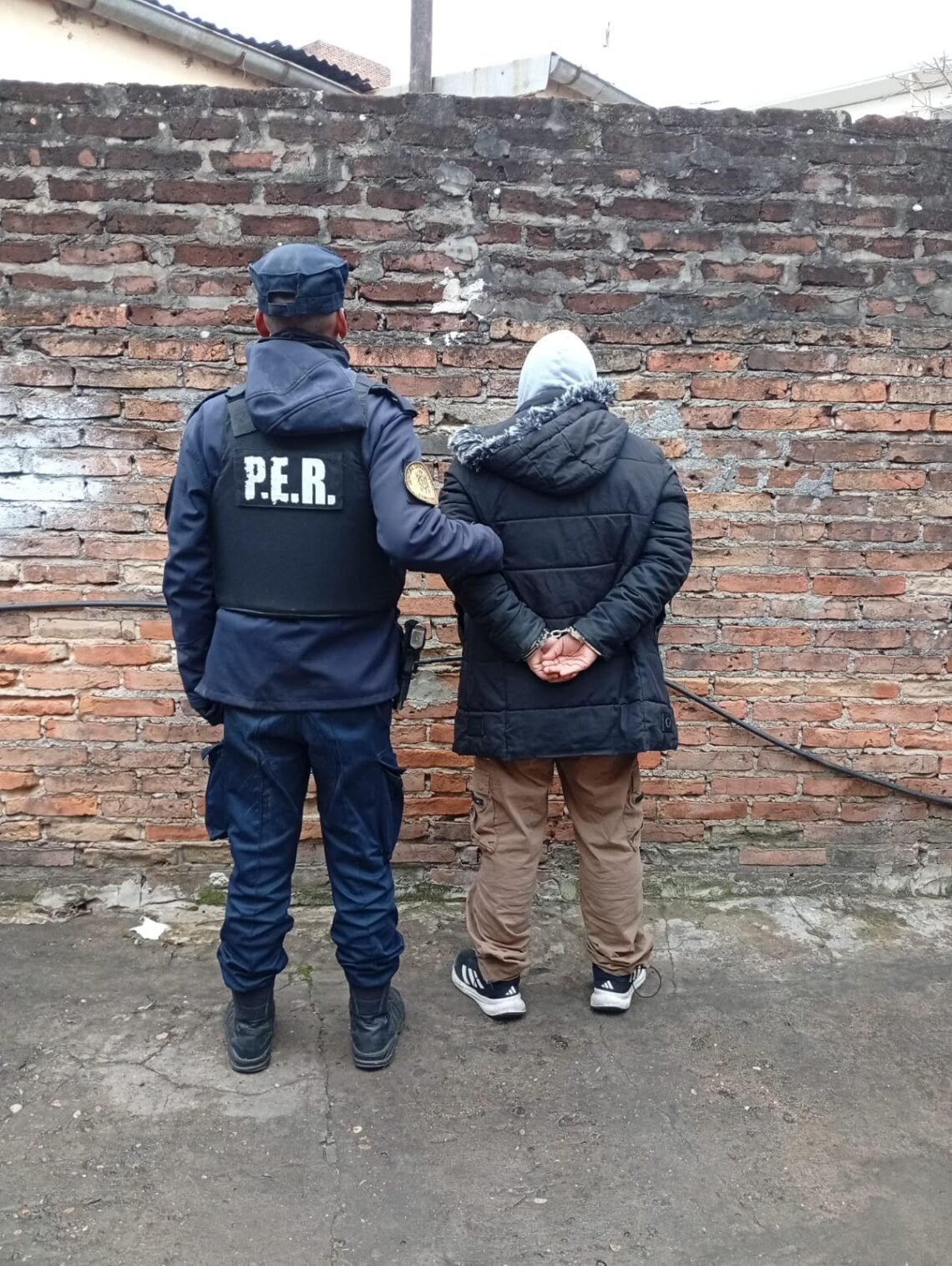 Cayeron dos acusados de estafar a adultos mayores en Los Charrúas: tres allanamientos y un auto secuestrado