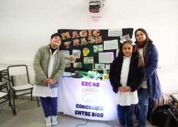 Estudiantes comparten experiencias y conocimientos en la Feria de Educación