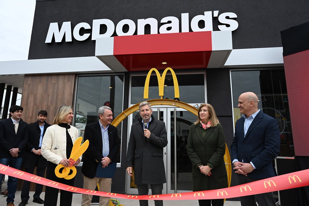 Frigerio inauguró una sucursal de McDonald’s en Paraná que genera más 75 puestos de trabajo