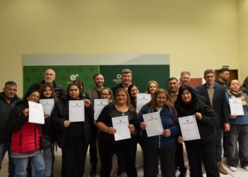 Cerca de 80 familias de Concordia y Colonia Ayuí recibieron las escrituras de sus viviendas
