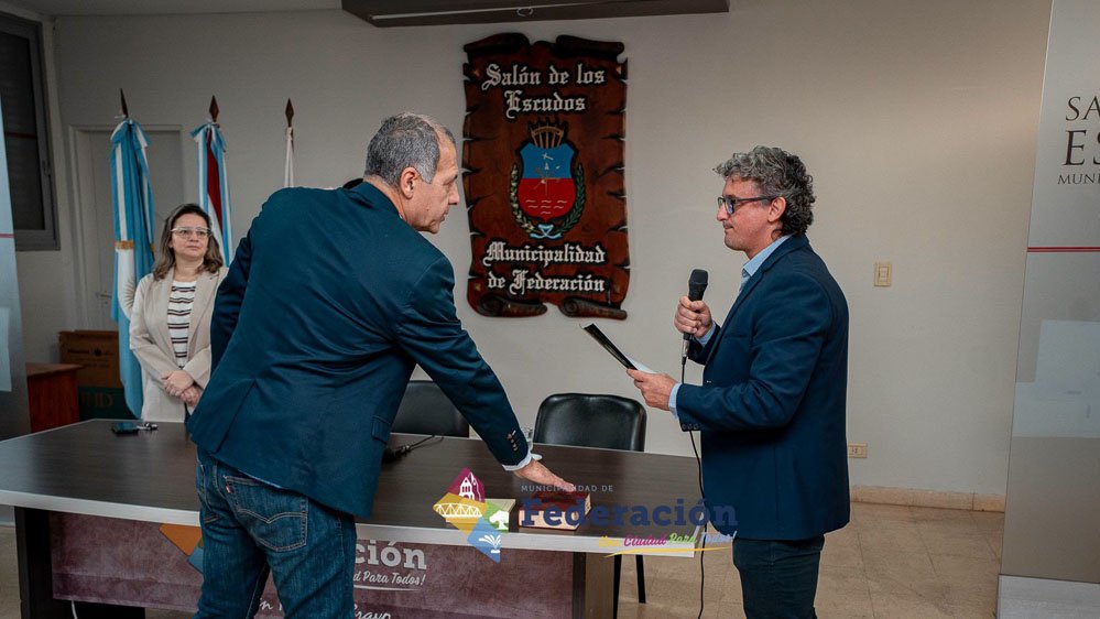 El Intendente Bravo le tomó Juramento a Daniel Benítez como nuevo Secretario de Gobierno y Hacienda