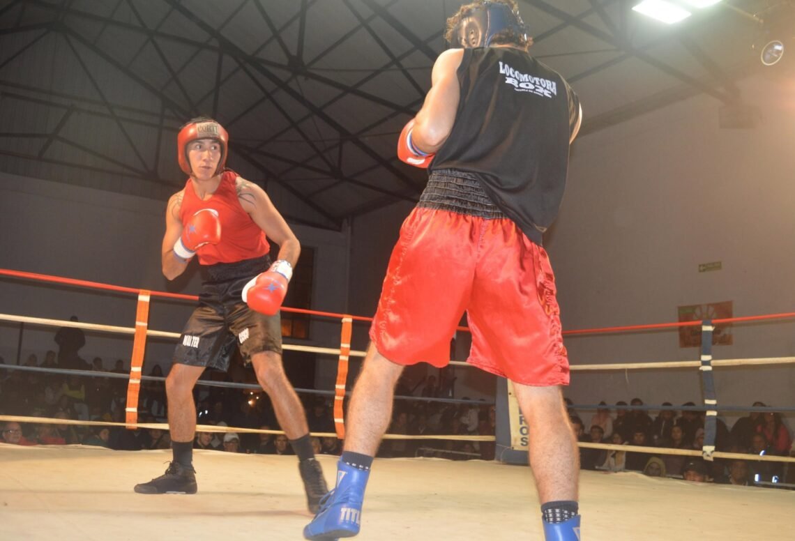 El boxeo vuelve al Gimnasio Municipal con nueve combates y un debut profesional