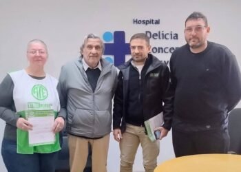 Trabajadores de ATE se movilizaron en el Hospital Masvernat y entregaron un petitorio al ministro de Salud