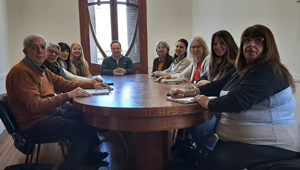 El Consejo Municipal del Adulto Mayor debatió la regulación y el déficit de plazas en residencias de larga estadía