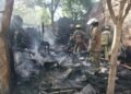 Siniestro en calle Larroca: un voraz incendio destruyó una casilla, afectó una casa lindera y dejó un joven herido