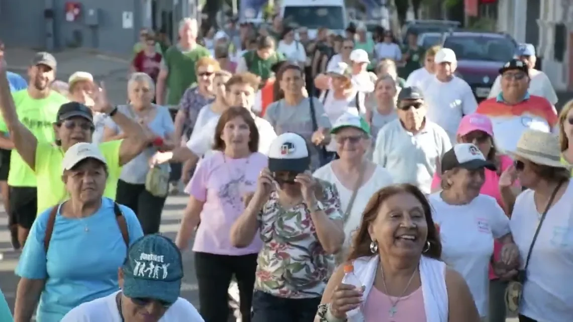 Caminata por el día internacional de las personas mayores
