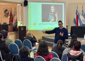 La Municipalidad brindó la capacitación «Costos y fijación de precios» para emprendedores en el Salón de Actos