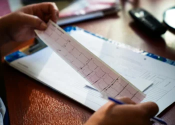 Salud promueve buenos hábitos y bienestar emocional para cuidar la salud cardiovascular