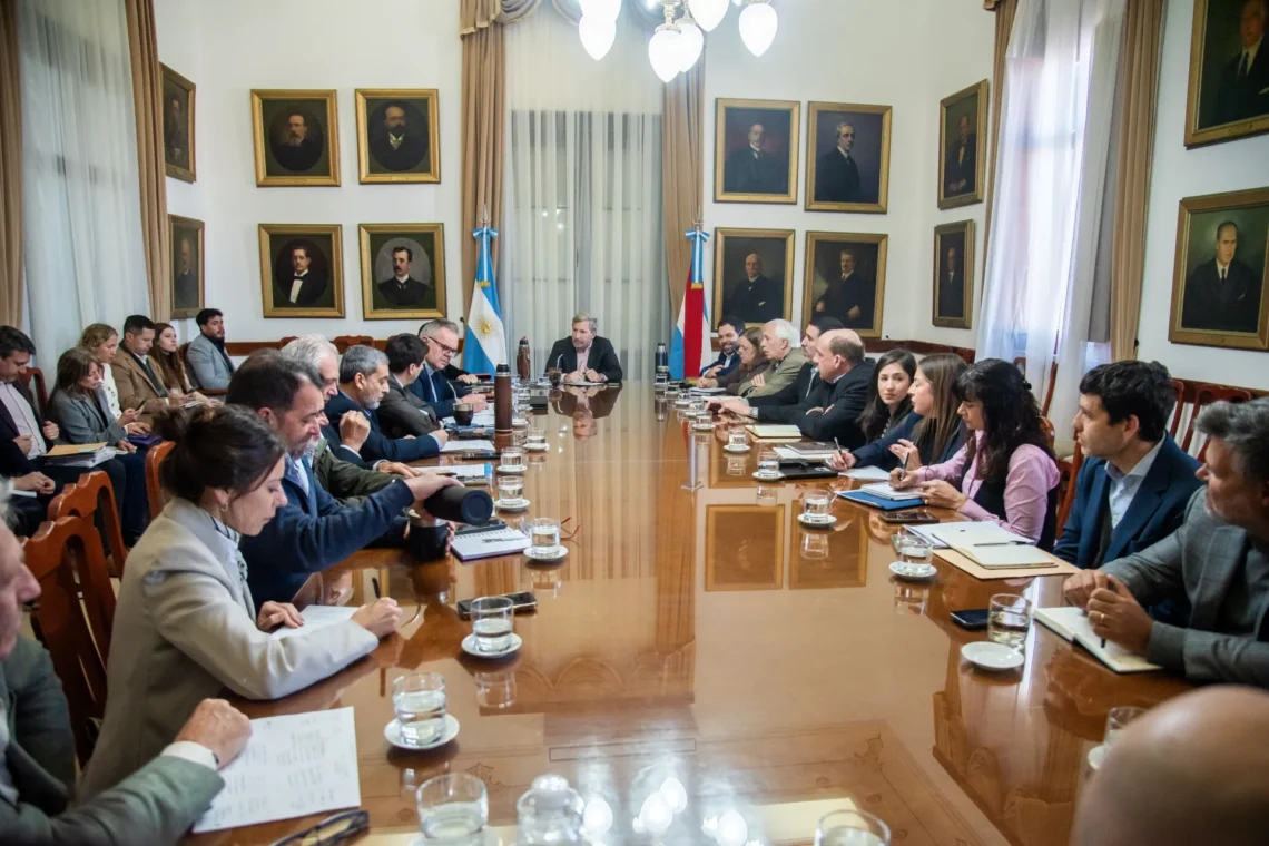 El gobierno avanza con concursos abiertos para la administración pública