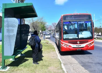 La Municipalidad lleva adelante la instalación de nuevas garitas para el transporte urbano