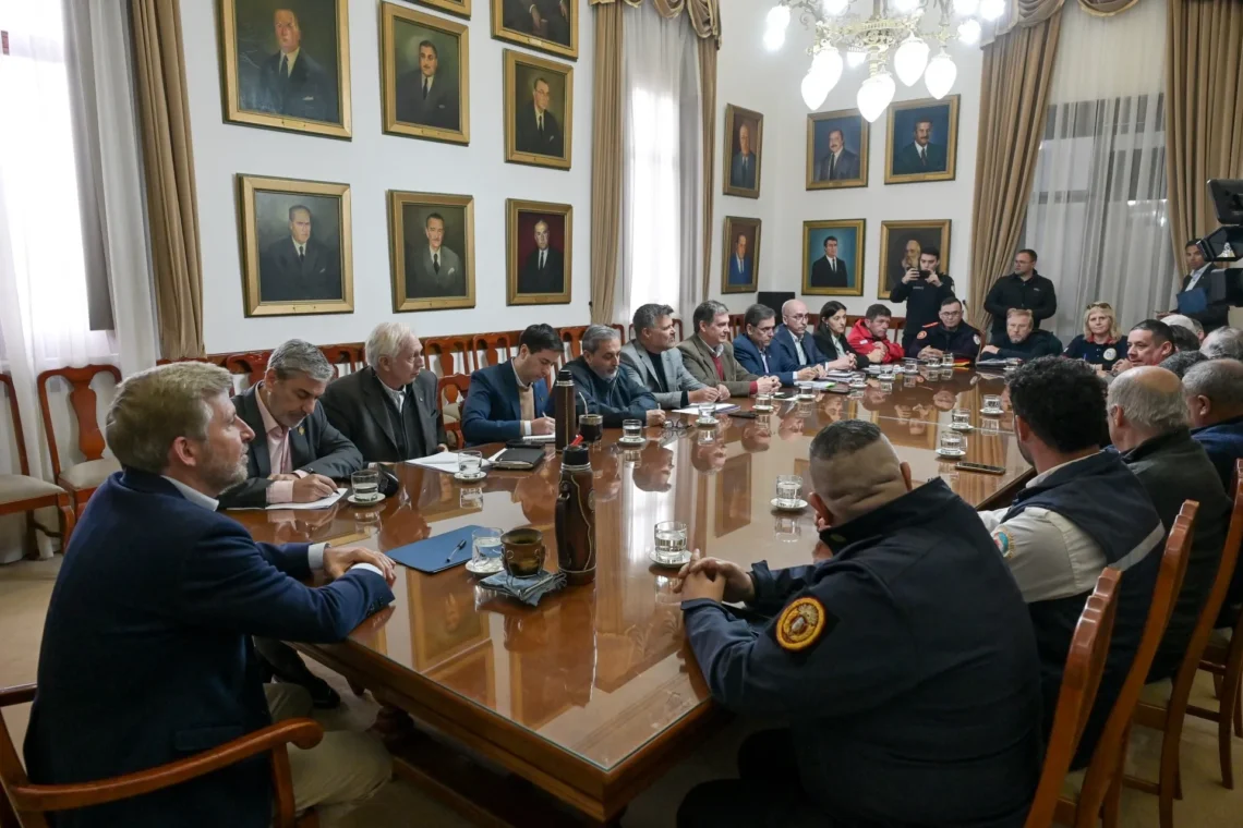 El Gobierno provincial y Bomberos Voluntarios acordaron una agenda de trabajo para fortalecer el sistema de emergencias