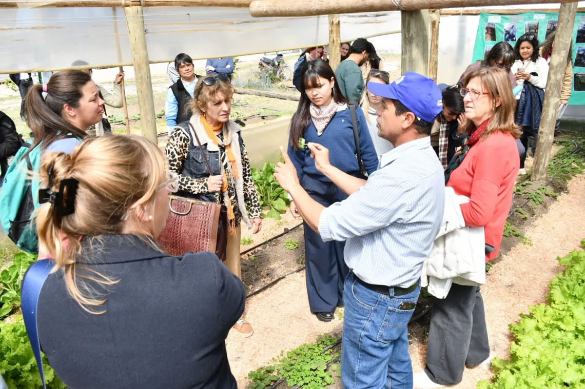 Más de 100 docentes finalizaron la capacitación “el aula en la huerta”