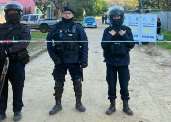 Investigan el homicidio de un hombre apuñalado en la vía pública por un conflicto de deudas