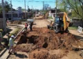 Comenzaron los trabajos de saneamiento para la pavimentación de calle moulins en el barrio Sarmiento