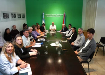 El gobierno provincial presentó una propuesta de mejora salarial a los gremios docentes