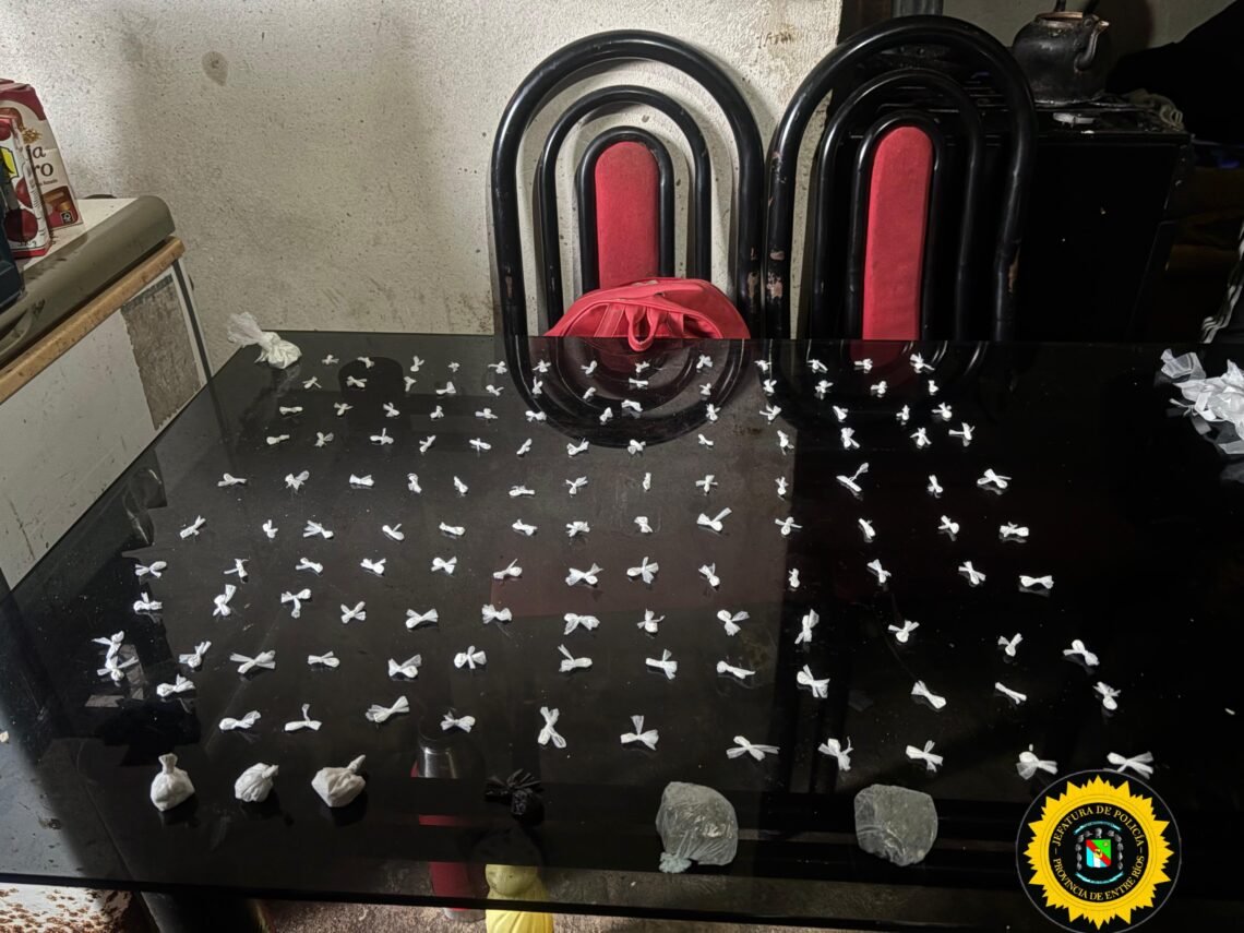 Secuestraron más de 150 envoltorios de cocaína y detuvieron a dos personas durante un allanamiento en Concordia