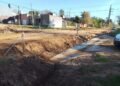 Una obra largamente dilatada e inconclusa genera preocupación en vecinos del barrio Parque Río Uruguay: temen que sus casas vuelvan a inundarse en caso de lluvias