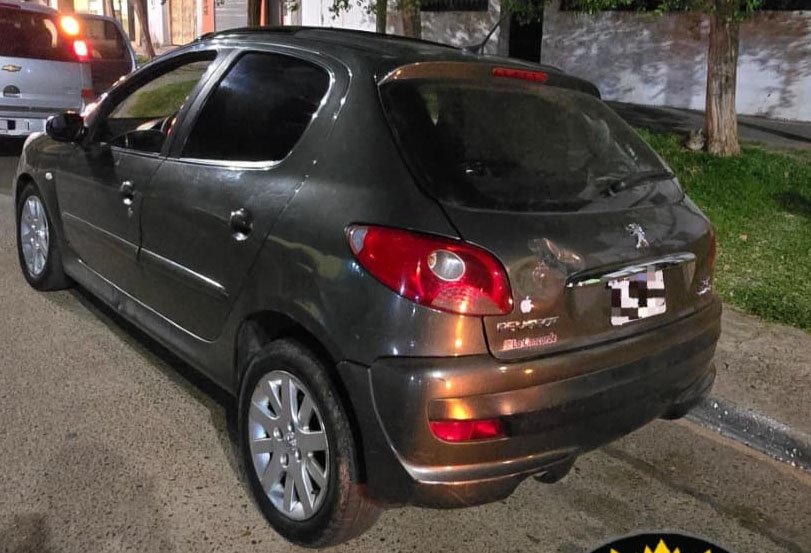 Patrullaje preventivo en Avenida Castro: la Policía secuestró un auto que tenía pedido de secuestro desde 2025