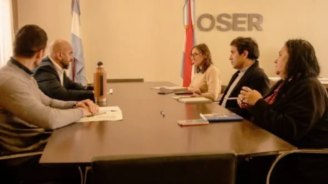 Integrantes de AGMER se reunieron con el presidente de la OSER