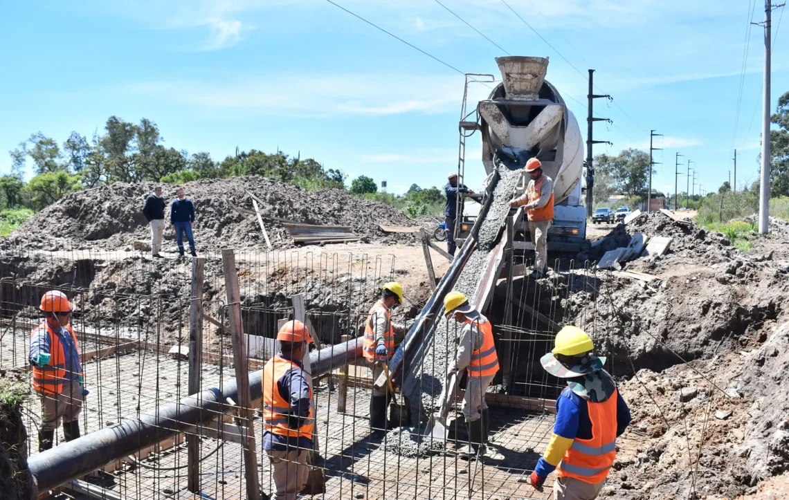 El Municipio avanza con una obra hidráulica clave para evitar anegamientos sobre Boulevard Ayuí