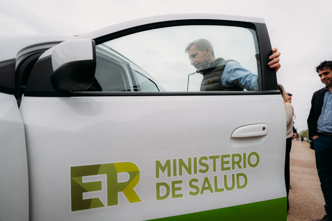 Frigerio entregó ambulancias y vehículos para fortalecer la atención sanitaria en el sur entrerriano