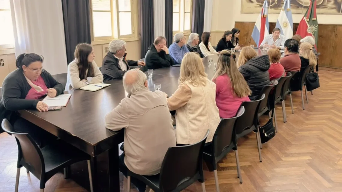 El acceso a la atención de salud fue abordado por el consejo municipal del adulto mayor