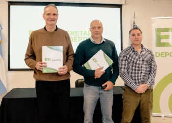 El gobierno provincial fortalece el acompañamiento a la comunidad deportiva con la renovación del convenio con Flecha Bus