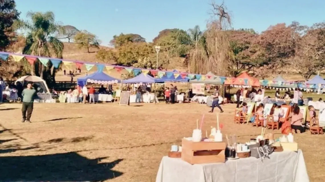 Feria paseo del río en el Parque San Carlos
