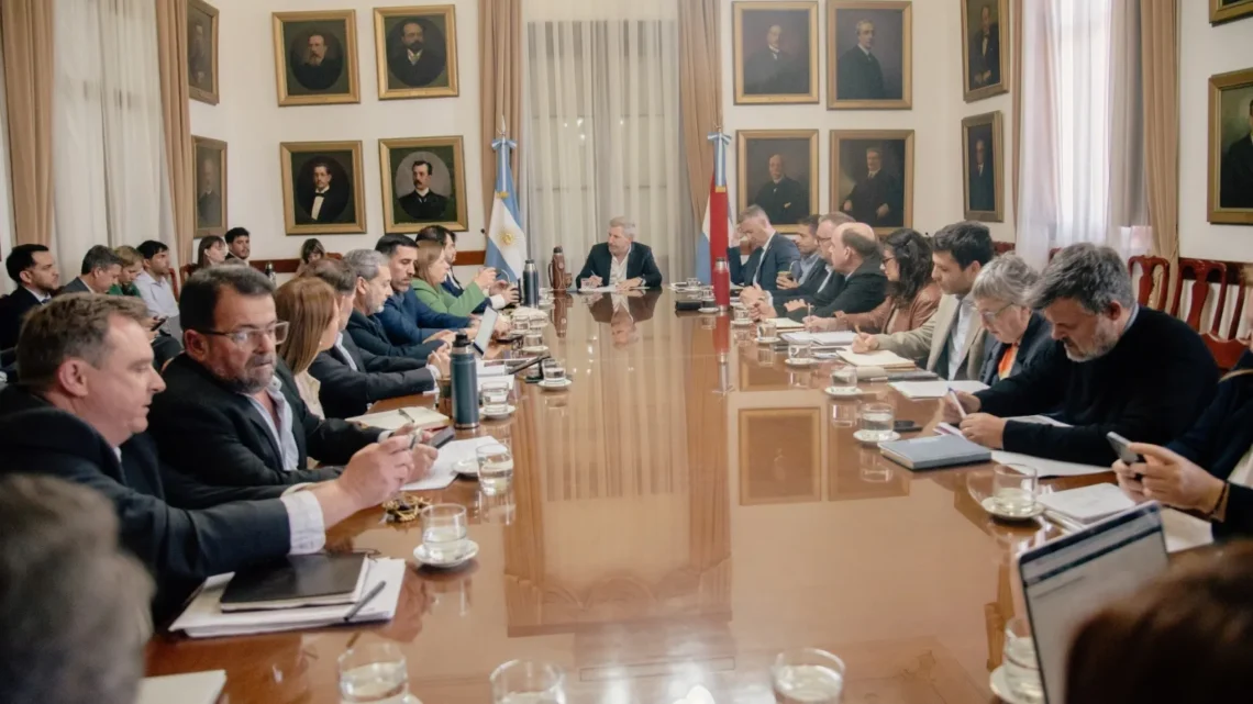 La agenda legislativa y educativa, entre los temas abordados por el gabinete provincial