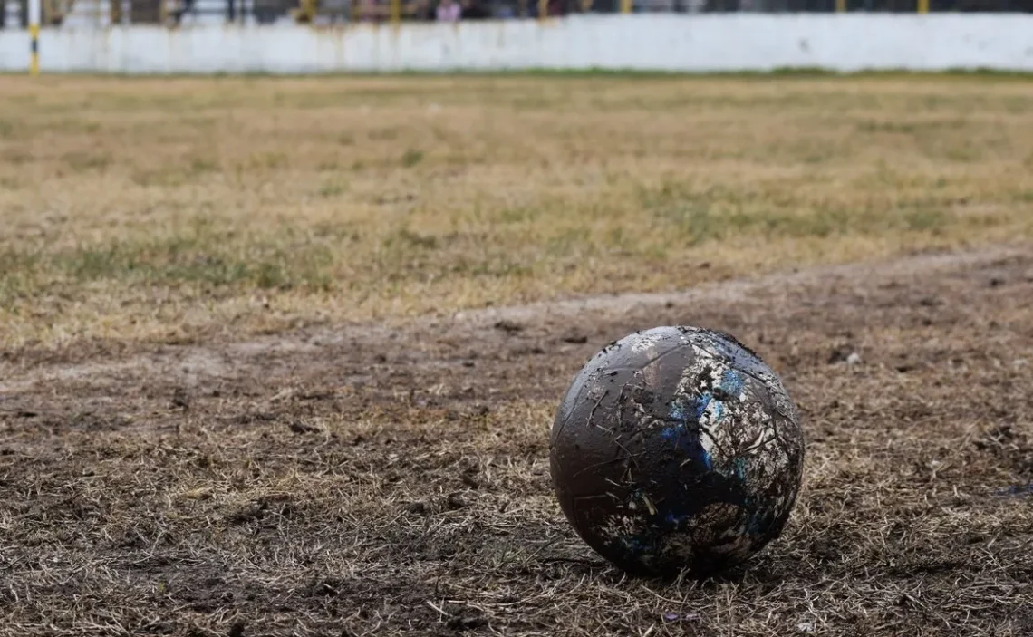 Suspensión parcial en el fútbol local