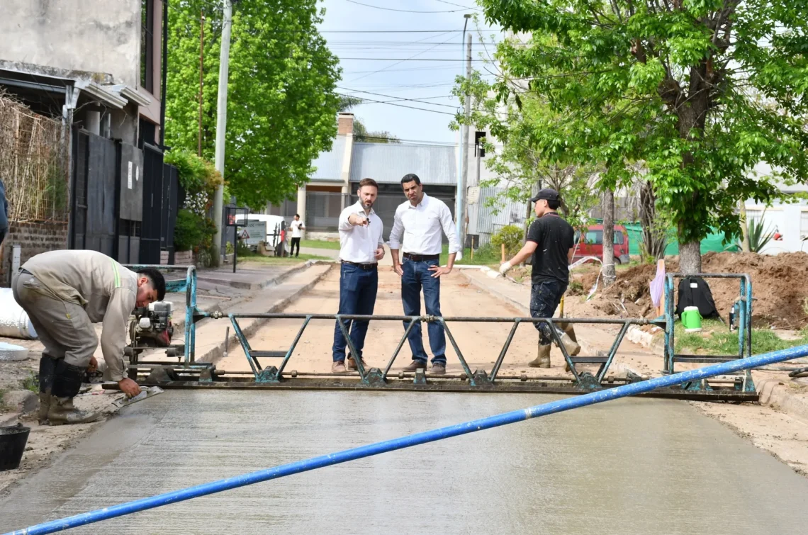 Como resultado del trabajo conjunto entre la municipalidad y vecinos se está pavimentando calle Victorino Simón Oeste